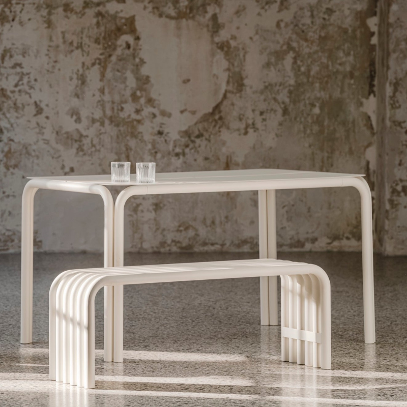 Table de jardin en acier design - Kei